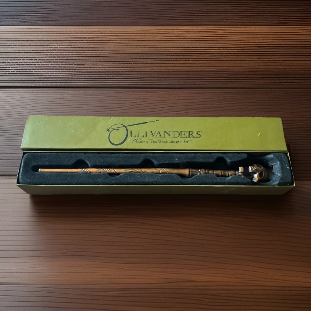 Wizarding World of Harry Potter Rowan 2 Ollivander's Interactive Wand